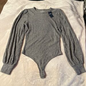 Hollister Gray Ribbed Puff-Sleeve Long Sleeve Bodysuit